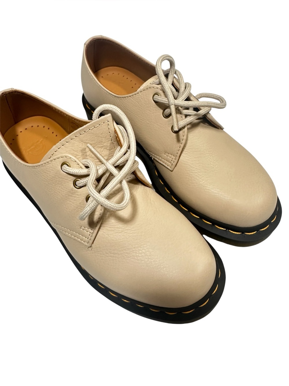 Dr. Martens 24256 Virginia Womens Beige Oxford Sz 7 US Lace Up Shoes NWOB